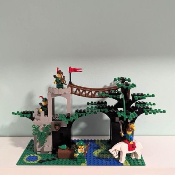 SOLD Vintage Lego Castle: Forestman’s Crossing Set 6071 - Picture 2 of 5